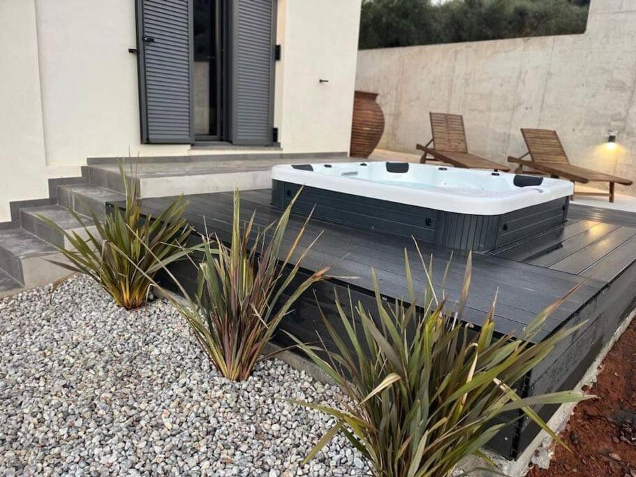 Ek Ornelakis, Luxury Country House With Jacuzzi Ханья Экстерьер фото